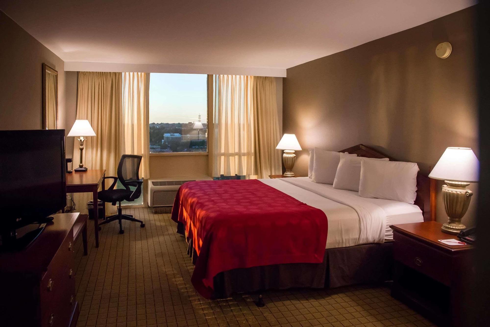 Hotel Ramada Plaza By Wyndham Atlanta Downtown Capitol Park Esterno foto