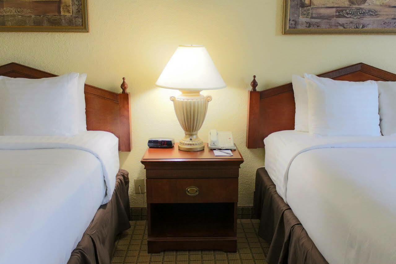Hotel Ramada Plaza By Wyndham Atlanta Downtown Capitol Park Esterno foto